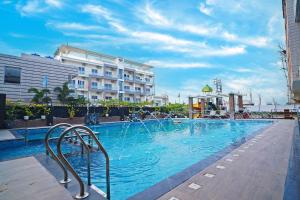 Bazén v ubytování Royal Palace Beach Resort Walking Distance 1 Minutes nebo v jeho okolí