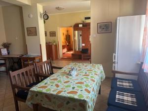 Kuchyňa alebo kuchynka v ubytovaní Postafiók Apartman