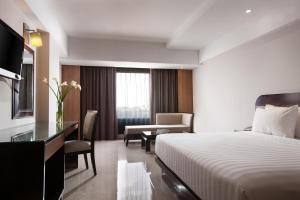TV a/nebo společenská místnost v ubytování Hotel Santika Premiere Semarang