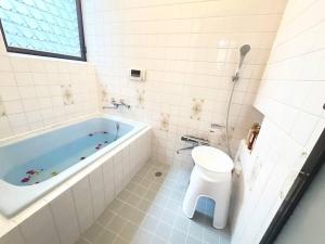 Salle de bains dans l'établissement 新規割引表参道原宿高級住宅地の贅沢隠れ家一軒家貸切駅ショッピング徒歩2分3路線浅草銀座直通