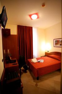 A bed or beds in a room at Hotel Della Volta