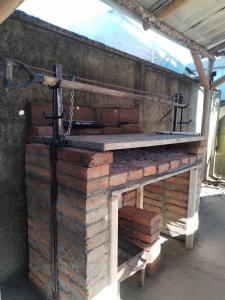 a brick counter with a sink on top of it at Casa Rústica Sureña Grande in Valdivia