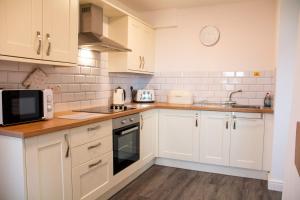 Η κουζίνα ή μικρή κουζίνα στο Bryn Bethel +16 φωτογραφίες