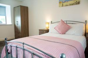 Ένα ή περισσότερα κρεβάτια σε δωμάτιο στο Bryn Bethel