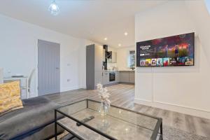 a living room with a couch and a glass table at Stylish Two Bedroom Apartment - Secure Parking & Balcony 9MC in Birmingham +30 photos