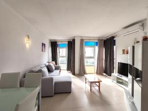 a living room with a couch and a table at 4D Torre Rafael - Casas & Papéis in Armação de Pêra