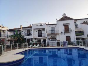 Bazén v ubytování NUEVA NERJA 22 MENYBER nebo v jeho okolí