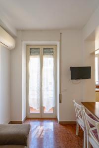 a living room with a couch and a television on the wall at Sognando Vacanze Romane in Rome