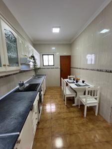 Coliving Villa El Gago的厨房或小厨房