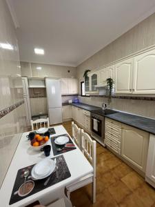 Coliving Villa El Gago的厨房或小厨房