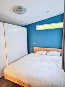 Ένα ή περισσότερα κρεβάτια σε δωμάτιο στο A cozy place in Amsterdam