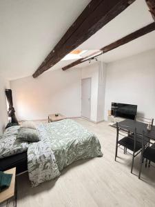Ένα ή περισσότερα κρεβάτια σε δωμάτιο στο Studio confortable