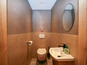 Un baño de Apartment Stöckl by Interhome