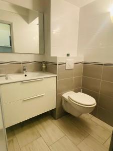 Kúpeľňa v ubytovaní Studio La Grande Motte, au plus près des plages