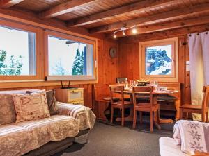 Χώρος καθιστικού στο Chalet Chalet Grepon by Interhome