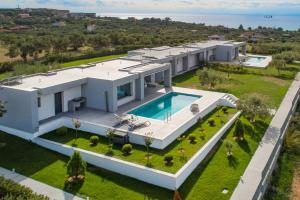 an aerial view of a villa with a swimming pool at Sunset Villa in Paralia Dionysiou
