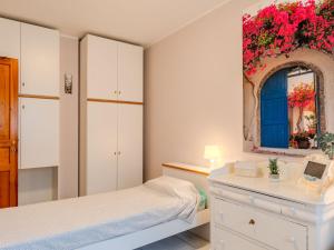 Postel nebo postele na pokoji v ubytování Apartment Anna by Interhome