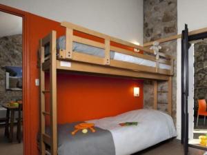 Postel nebo postele na pokoji v ubytování Apartment Les Vans-Cottage 3 pièces 4 personnes by Interhome