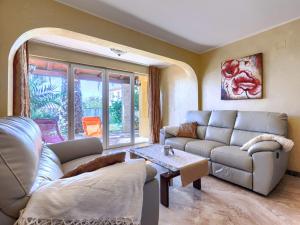 Χώρος καθιστικού στο Holiday Home Sonja by Interhome