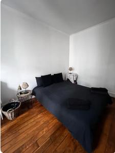 Зображення з фотогалереї помешкання Eiffel Tower View Haussmanian Charm 2min walk from the Eiffel Tower gardens у Парижі