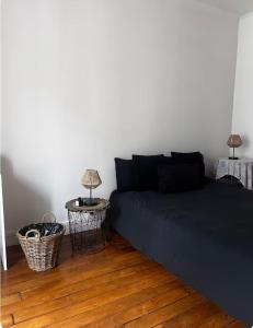 Зображення з фотогалереї помешкання Eiffel Tower View Haussmanian Charm 2min walk from the Eiffel Tower gardens у Парижі