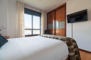 Μια τηλεόραση ή/και κέντρο ψυχαγωγίας στο Gran Suite By Aragon