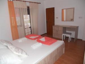 Postel nebo postele na pokoji v ubytování Apartments Ivo