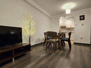 Televisyen dan/atau pusat hiburan di The Exchange Suite by DublinExchangeSuites