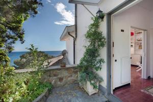 una casa con vista sull'oceano di Casa Nina ad Arenzano