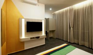 TV a/nebo společenská místnost v ubytování Itsy Hotels Silver Keys