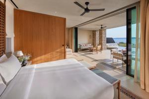 Postel nebo postele na pokoji v ubytování Mandarin Oriental, Costa Navarino