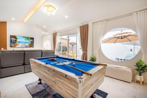 a pool table in a living room with a pool table at Cloud9 Pool Villa in Cha Am