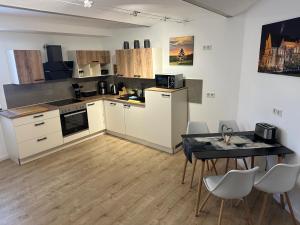 Kuchyň nebo kuchyňský kout v ubytování Formella Wartburgblick