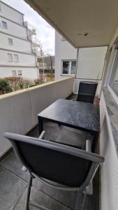 a black table and chairs on a balcony at Ferienwohnung Bad Neuenahr in Bad Neuenahr-Ahrweiler