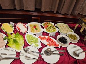 Comida en o cerca de este hotel