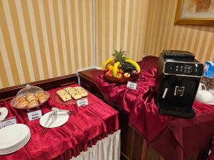 Comida en o cerca de este hotel