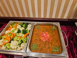 Comida en o cerca de este hotel