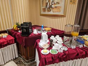 Comida en o cerca de este hotel
