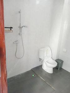 a bathroom with a shower and a toilet in it at Double D Guesthouse and Villa in Kerobokan +9 photos
