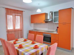 Kuchyň nebo kuchyňský kout v ubytování Apartments Rea