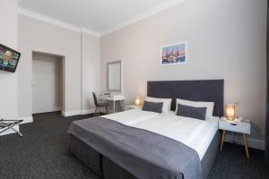 Postel nebo postele na pokoji v ubytování Hotel Commodore