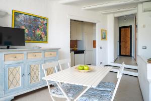 Μια τηλεόραση ή/και κέντρο ψυχαγωγίας στο Caletta Nest 108