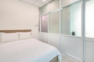 Postel nebo postele na pokoji v ubytování Hoàng Quỳnh Hotel