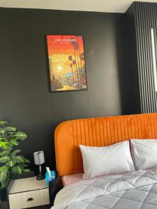 Postel nebo postele na pokoji v ubytování SkyPark One Penthouse- Gulberg Green Islamabad