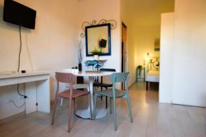 a dining room with a table and chairs and a mirror at Mono ELBA in Marina di Campo