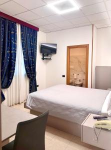Voodi või voodid majutusasutuse Hotel Leonardo toas