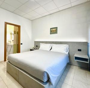 Voodi või voodid majutusasutuse Hotel Leonardo toas