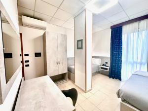 Voodi või voodid majutusasutuse Hotel Leonardo toas