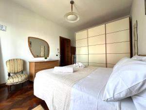 Ένα ή περισσότερα κρεβάτια σε δωμάτιο στο La casa degli archi