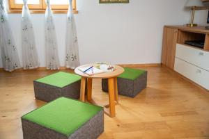 a table and four stools in a room at Marga`s Ferienwohnung in Lembach im Mühlkreis